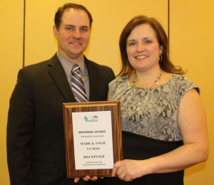 Mark BS ’98 and Angie Ulness BS ’00 Earn WI Outstanding Young Farmer Award