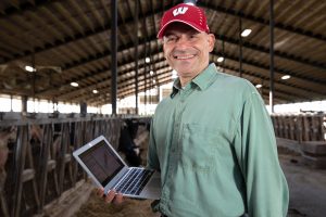 Guilherme Rosa receives USDA-NIFA funding for precision breeding of resilient beef cattle